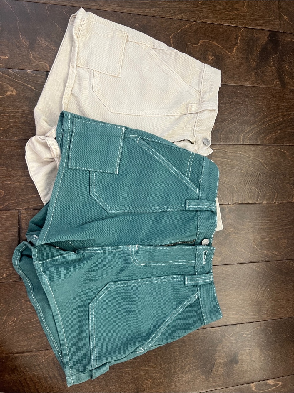 PacSun Shorts in Teal and Cream